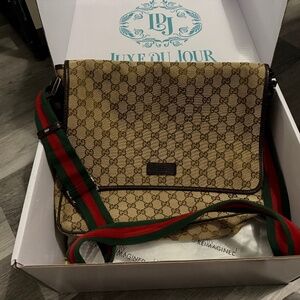 Excellent Condition Gucci Messenger Bag!